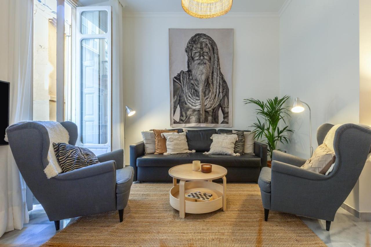 Puerta De Larios: Three-bedroom With Balconies And Patio Appartamento *